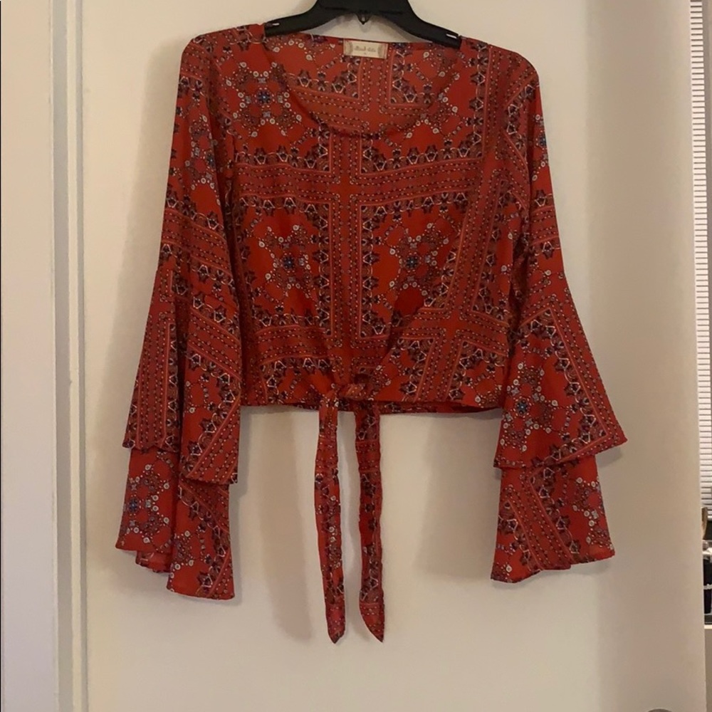 Long sleeved retro flowy top